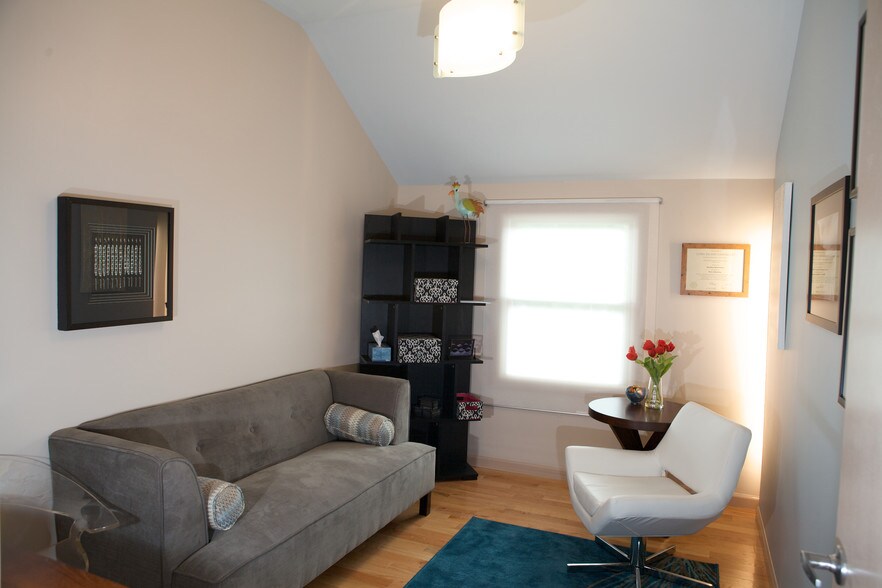 88 Terry Rd, Smithtown, NY à vendre - Photo de l’immeuble – Image 2 sur 14