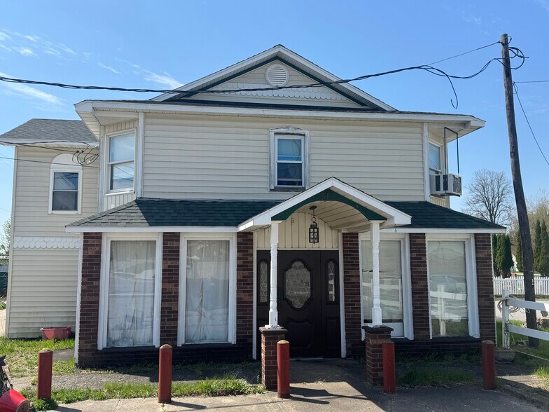 512 E Houghton Ave, West Branch, MI à vendre - Photo principale – Image 1 sur 2
