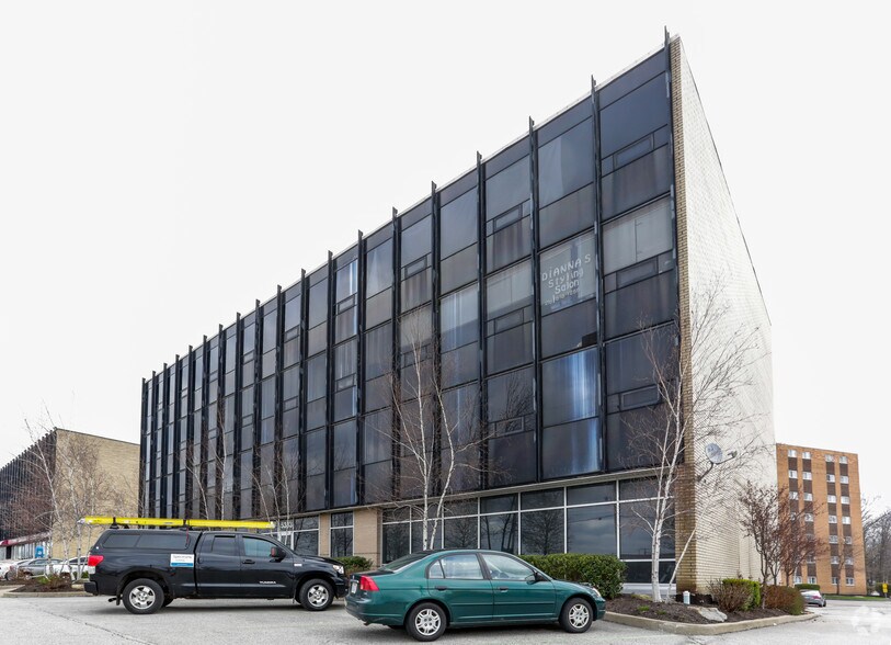 5333 Northfield Rd, Bedford, OH à vendre - Photo de l’immeuble – Image 3 sur 15