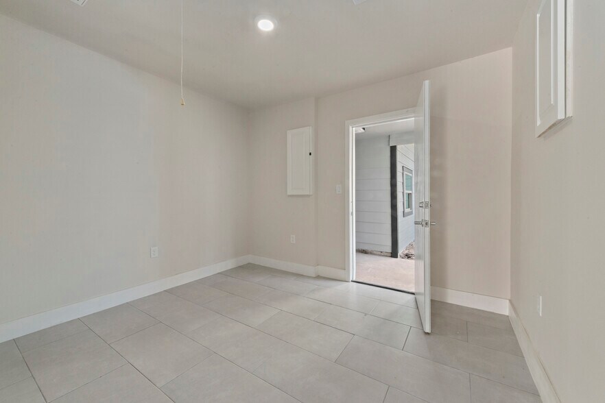 15605 Woodforest Blvd, Channelview, TX à louer - Photo intérieure – Image 3 sur 26