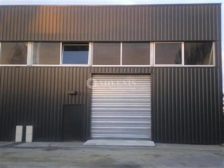 Industriel/Logistique dans Coignières à louer - Photo de l’immeuble – Image 2 sur 5