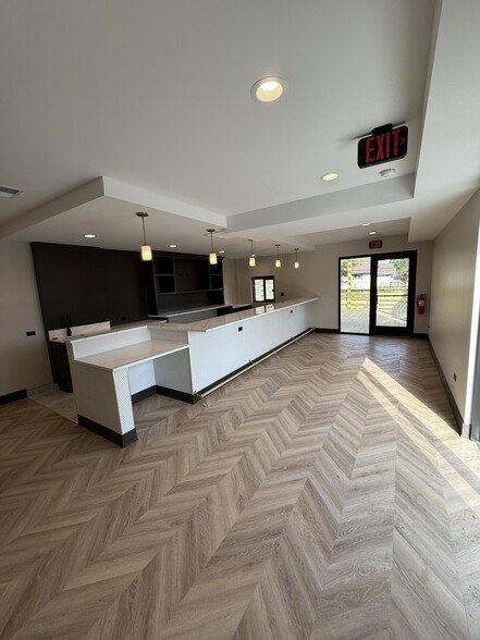 24 E Saint Charles Rd, Villa Park, IL à louer - Photo de l’immeuble – Image 3 sur 11