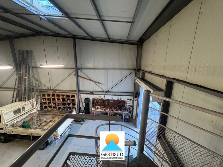 Local d’activités dans Aubagne à louer - Photo de l’immeuble – Image 2 sur 5