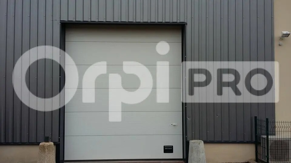 Local d’activités dans Compiègne à louer - Photo de l’immeuble – Image 2 sur 5