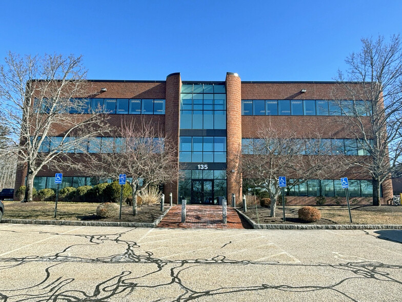 135 Commerce Way, Portsmouth, NH à louer - Photo de l’immeuble – Image 2 sur 8