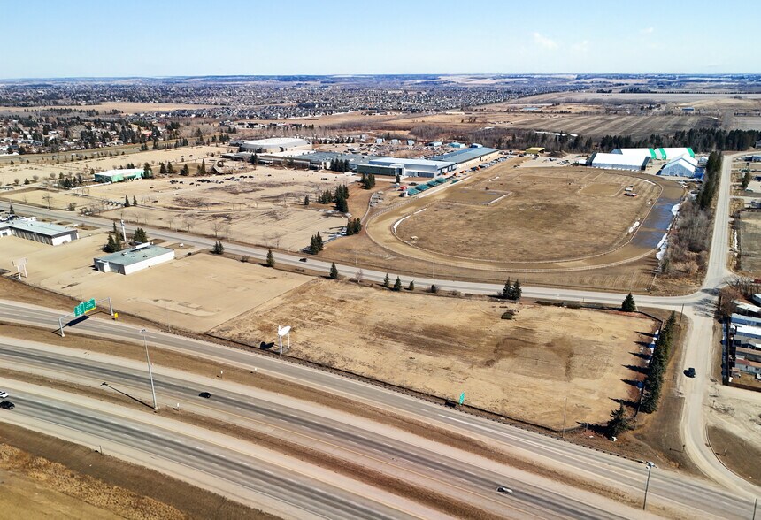 1702-1738 49 Av, Red Deer, AB à vendre - Aérien – Image 2 sur 4