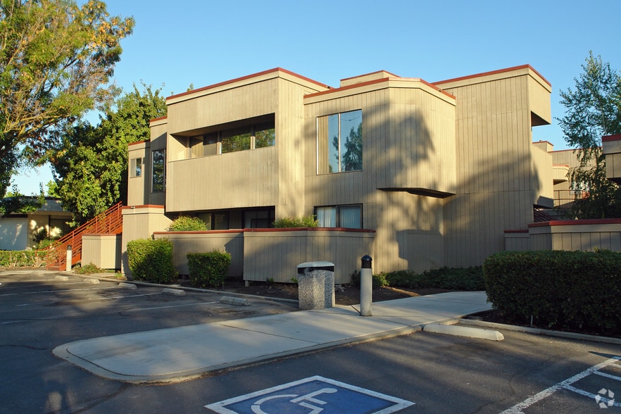 1240 W Robinhood Dr, Stockton, CA à louer - Photo de l’immeuble – Image 3 sur 22