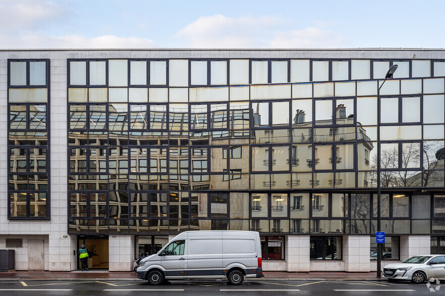 130 Rue Victor Hugo, Levallois-Perret à louer - Photo de l’immeuble – Image 2 sur 3