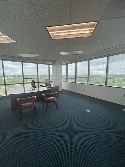 2 Tower Center Blvd, East Brunswick, NJ à louer - Photo de l’immeuble – Image 3 sur 14