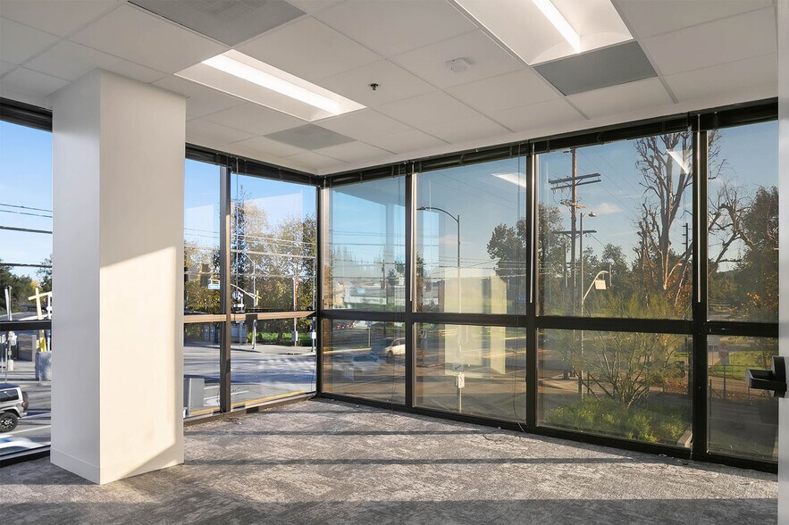 6345 Balboa Blvd, Encino, CA à vendre - Photo de l’immeuble – Image 2 sur 17