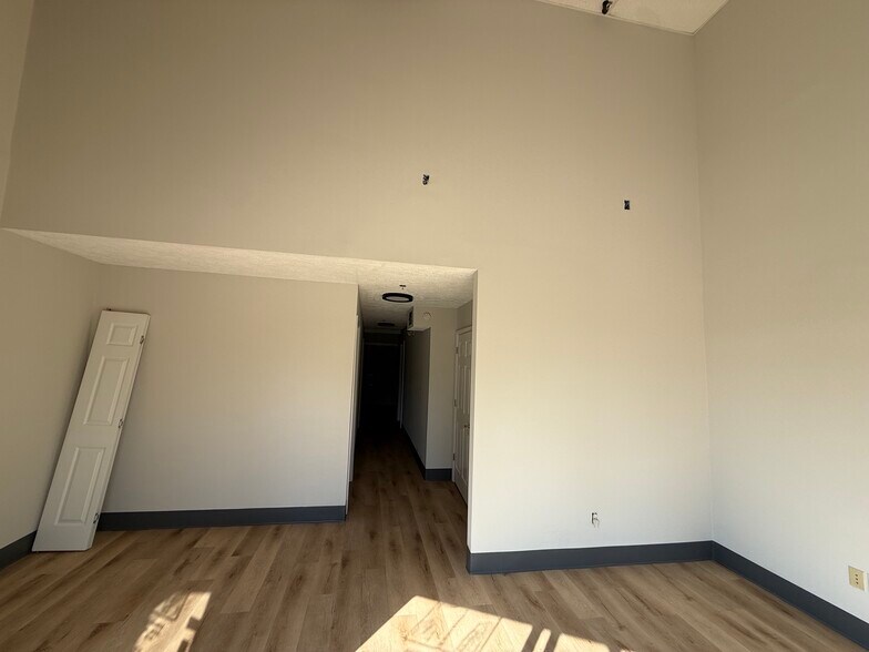 10841 Kingston Pike, Knoxville, TN à louer - Hall d’entrée – Image 2 sur 20