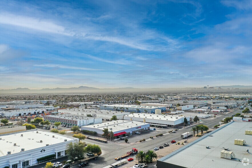 4700 Mitchell St, North Las Vegas, NV à vendre - Photo de l’immeuble – Image 2 sur 6