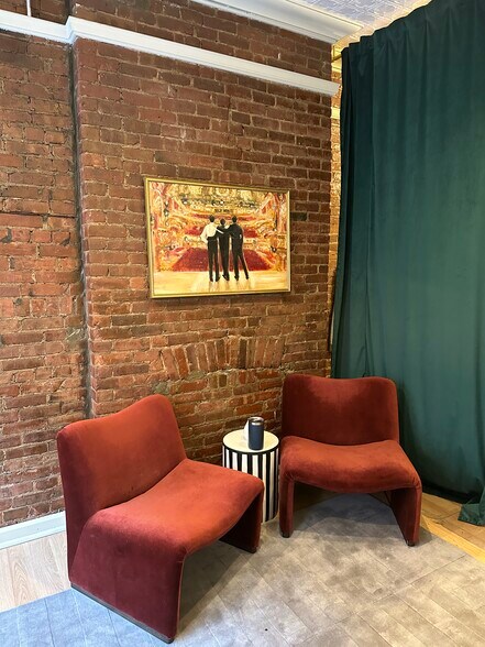 445-447 W 50th St, New York, NY à louer - Photo de l’immeuble – Image 2 sur 6