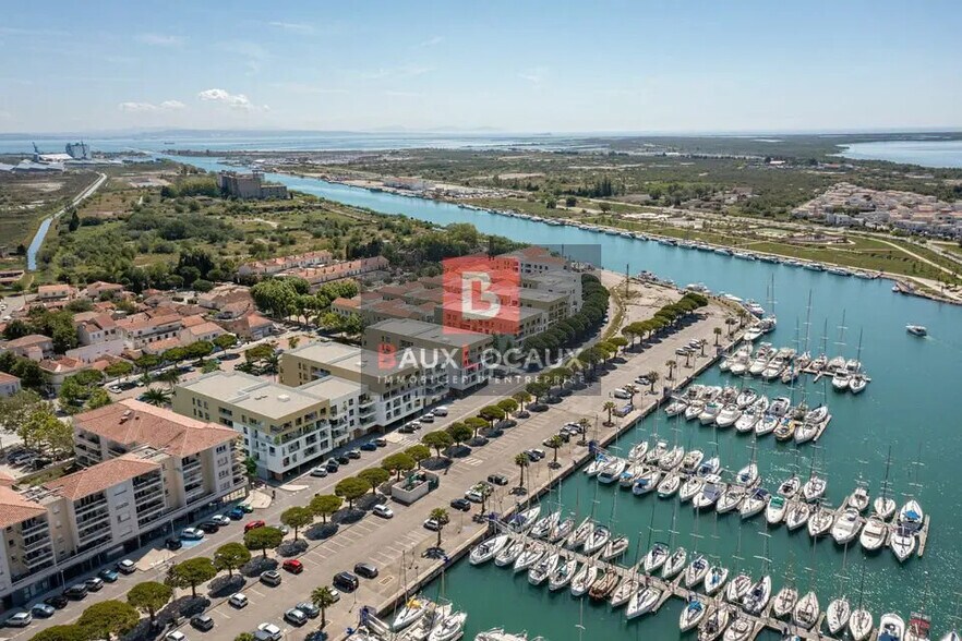 Local commercial dans Port-Saint-Louis-du-Rhône à vendre - Photo de l’immeuble – Image 2 sur 4