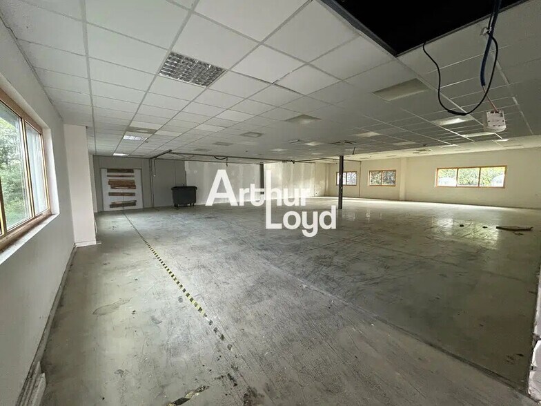 Local d’activités dans Saint-Raphaël à louer - Photo intérieure – Image 3 sur 6