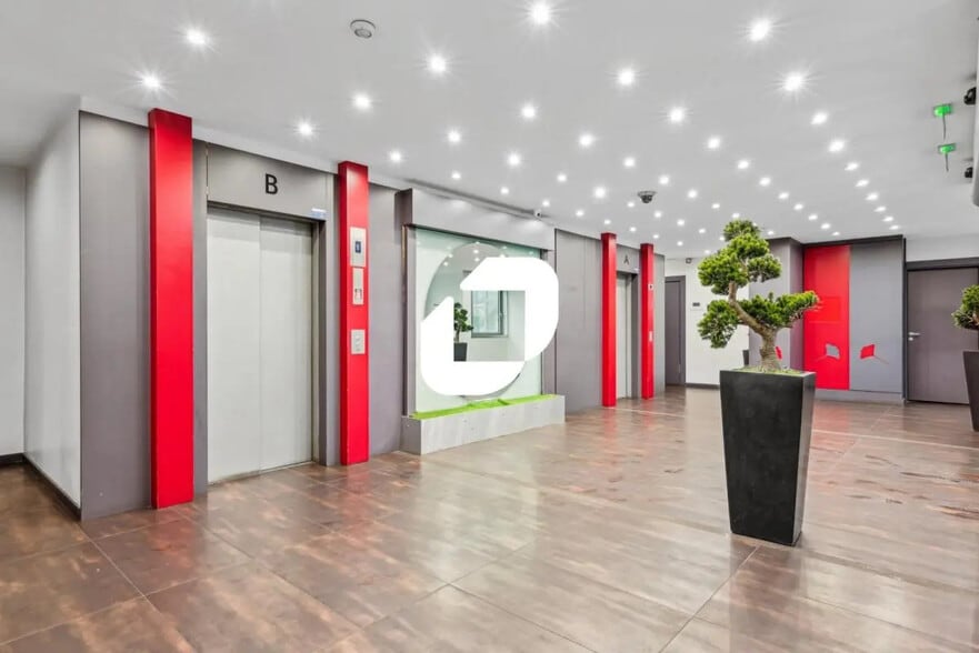 1 Rue Du Centre, Noisy-le-Grand à vendre - Hall d’entrée – Image 2 sur 12