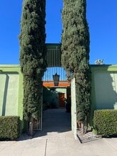 10700 Burbank Blvd, North Hollywood, CA à louer Photo intérieure– Image 1 sur 9