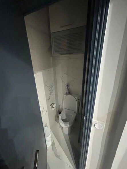 Local commercial dans Paris à louer - Photo intérieure – Image 3 sur 3