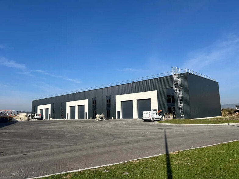 Industriel/Logistique dans Prunay à louer - Photo de l’immeuble – Image 2 sur 8