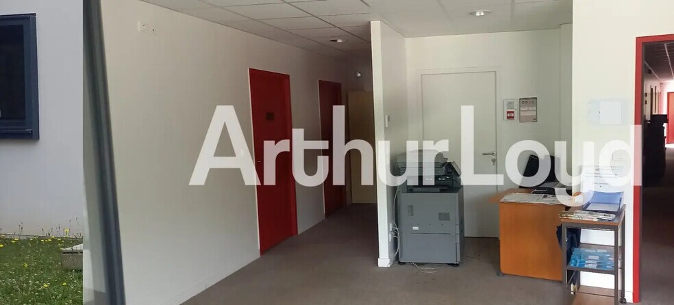Bureau dans Ifs à louer - Photo de l’immeuble – Image 3 sur 4