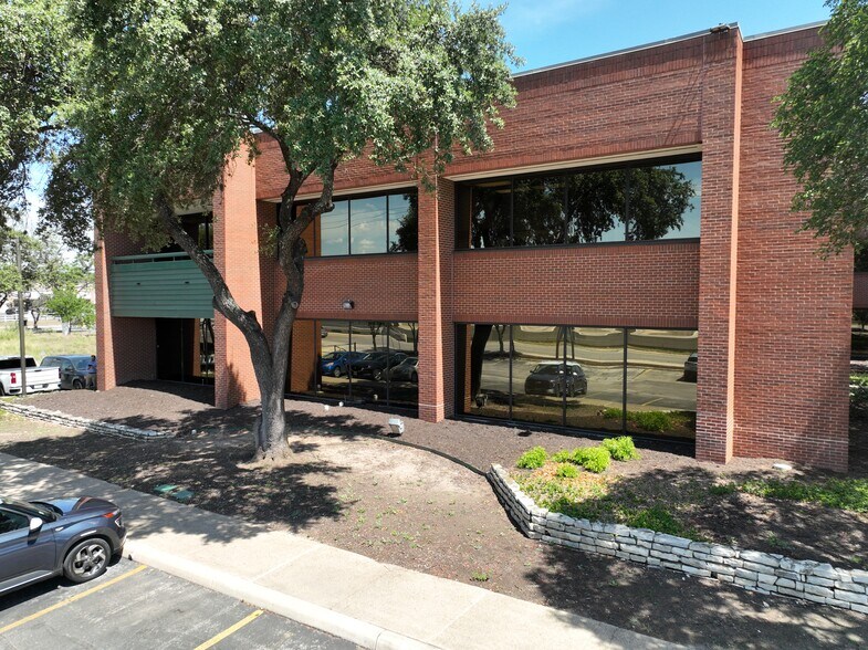 2455 NE Loop 410, San Antonio, TX à louer - Photo de l’immeuble – Image 3 sur 8