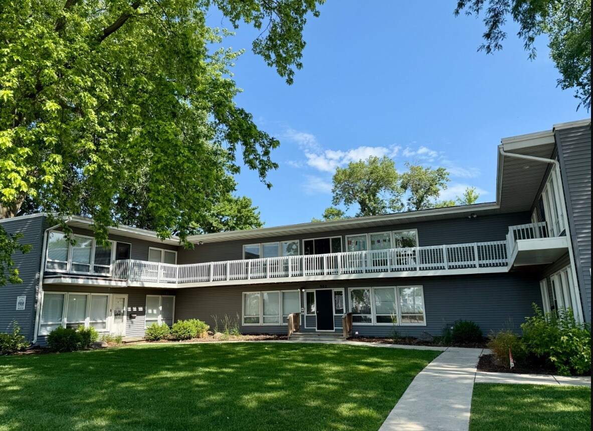 Badger Apartments | 38U in Madison, WI portefeuille de 7 biens à vendre sur LoopNet.fr Photo de l’immeuble– Image 1 sur 24