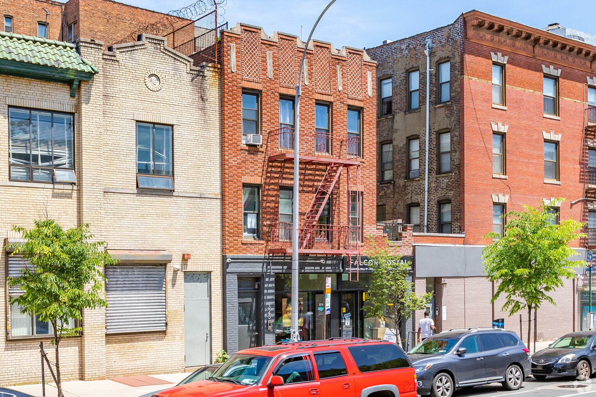 325 Empire Blvd, Brooklyn, NY à louer Photo principale– Image 1 sur 7