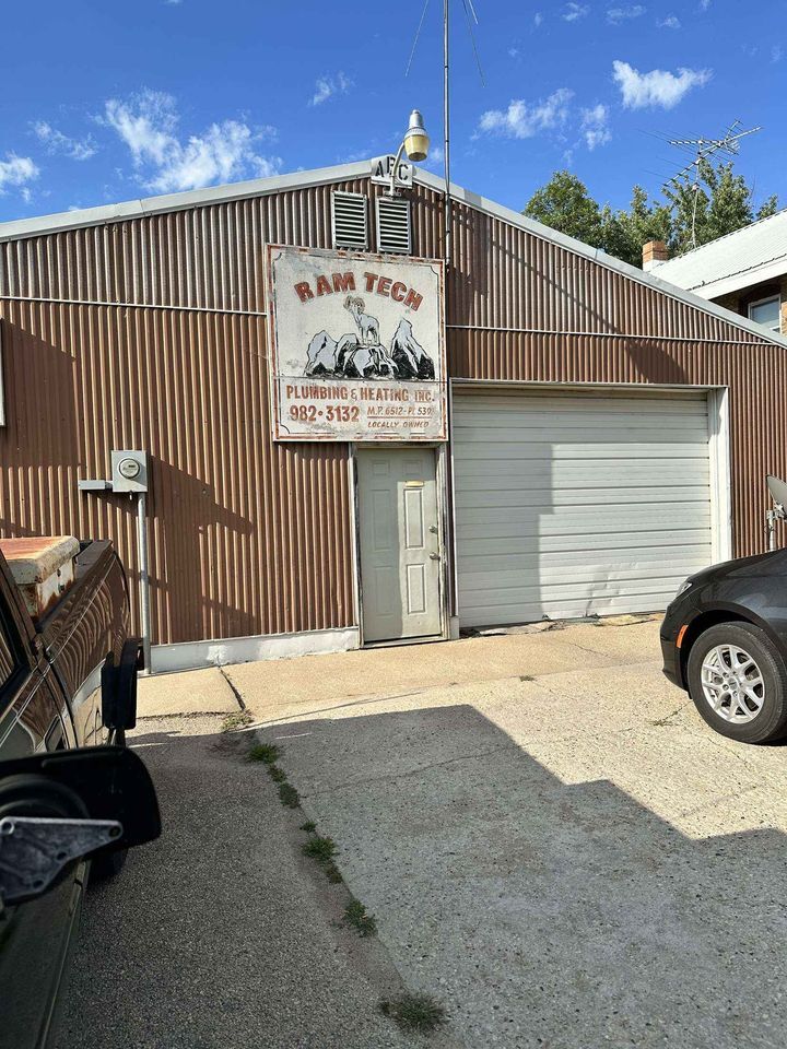 317 E Wolf River Ave, New London, WI à louer Photo de l’immeuble– Image 1 sur 6