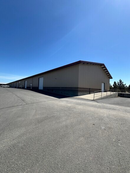 3048 SW High Desert Dr, Prineville, OR à louer - Photo de l’immeuble – Image 3 sur 7
