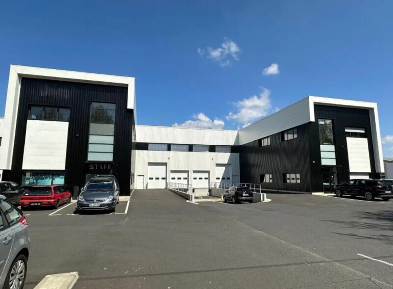 Local d’activités dans Saint-Aignan-Grandlieu à louer - Photo de l’immeuble – Image 2 sur 11