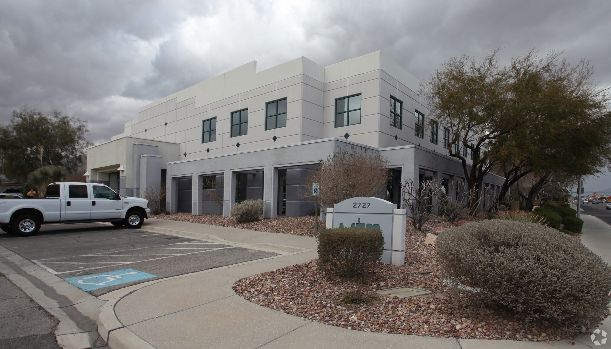 2727 S Rainbow Blvd, Las Vegas, NV à louer Photo principale– Image 1 sur 4