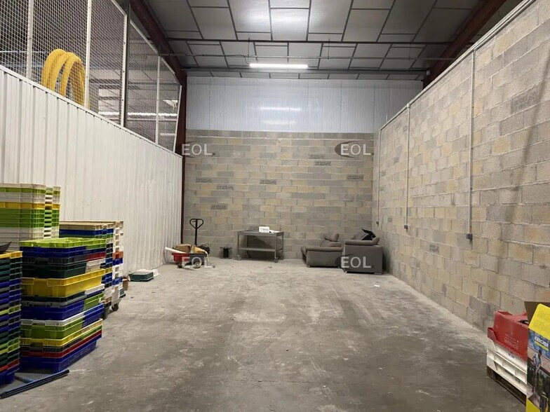 Local d’activités dans Le Coudray-Montceaux à louer - Photo intérieure – Image 1 sur 2