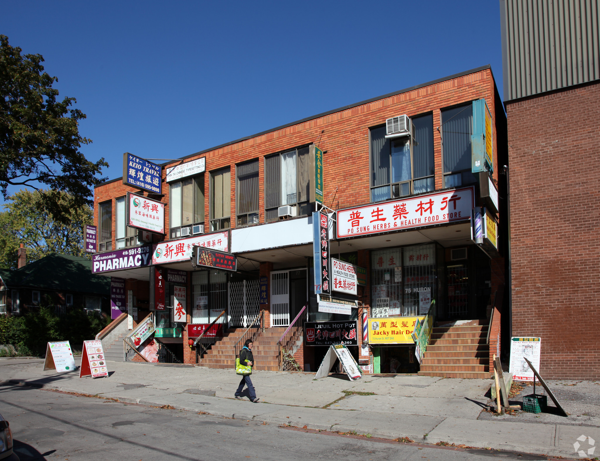 75-81 Huron St, Toronto, ON à vendre Photo principale– Image 1 sur 3