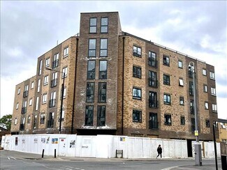 Plus de détails pour 8-10 Church St N, Slough - Local commercial à louer