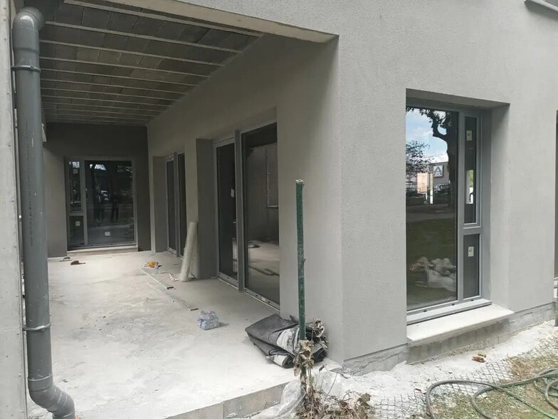 Bureau dans Val-de-Reuil à louer - Photo de l’immeuble – Image 3 sur 7