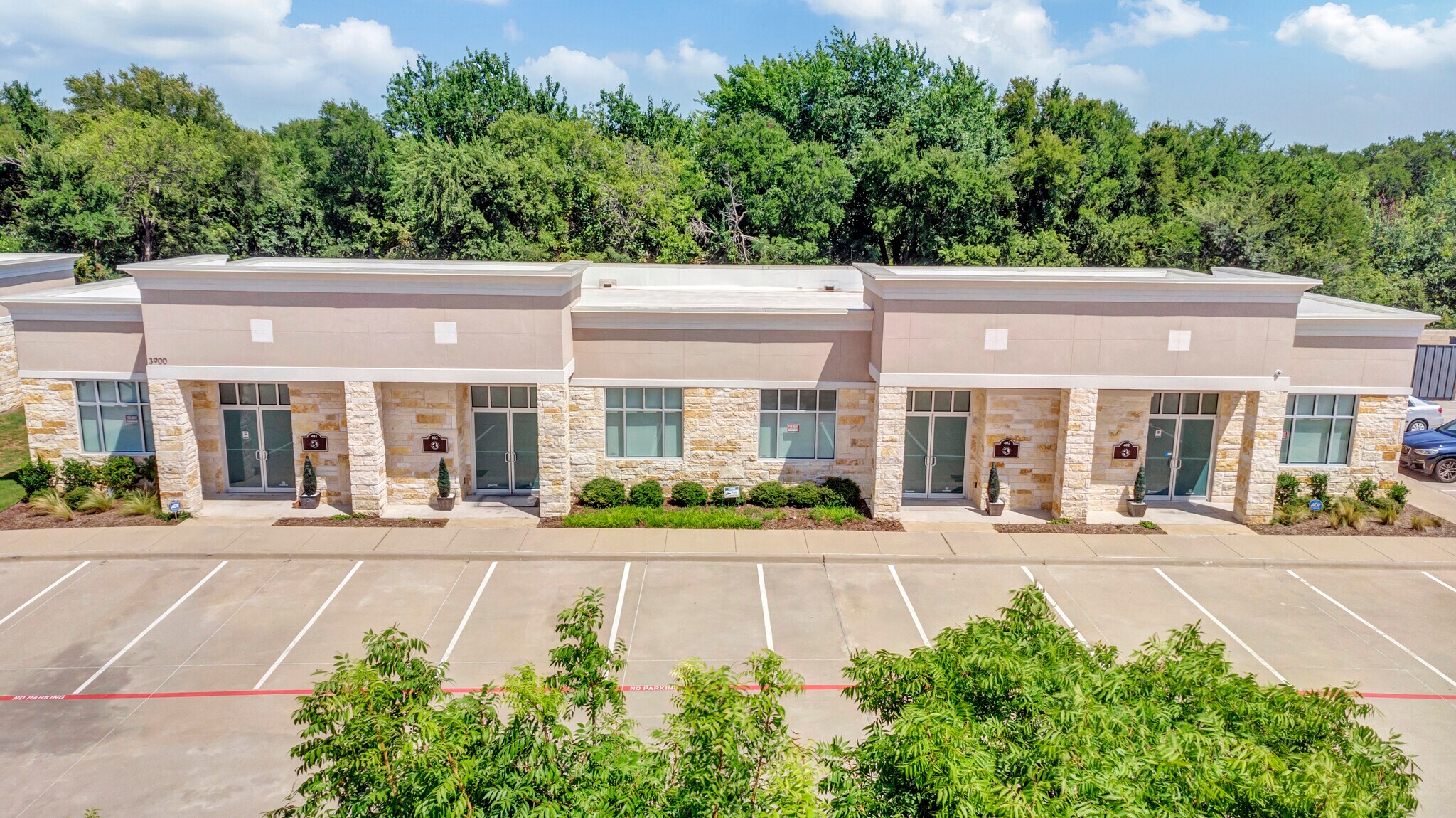 3900 S Stonebridge Dr, McKinney, TX à louer Photo de l’immeuble– Image 1 sur 10