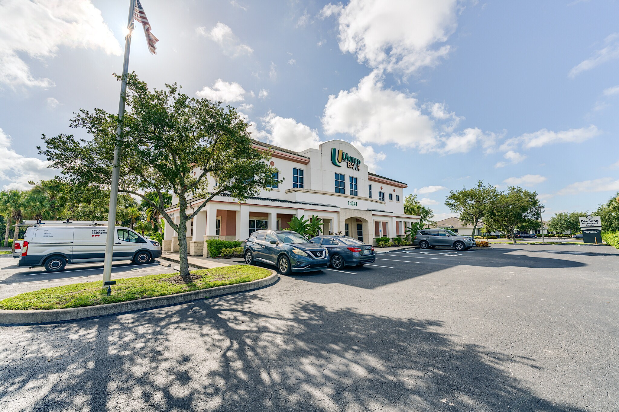 14241 Metro Pky, Fort Myers, FL à louer Photo principale– Image 1 sur 2