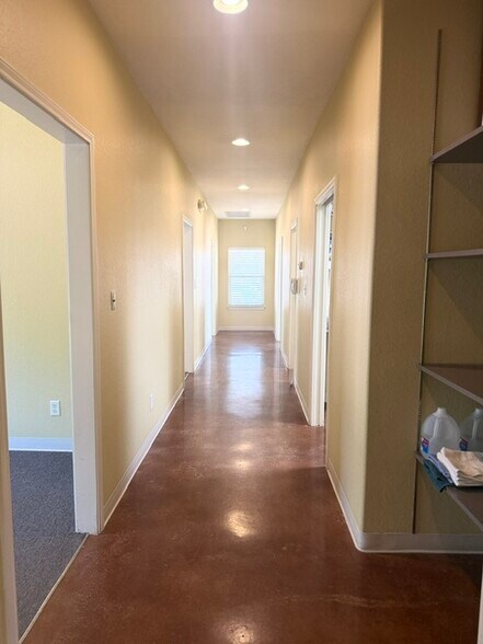 16239 Nacogdoches Rd, San Antonio, TX à louer - Photo intérieure – Image 2 sur 25