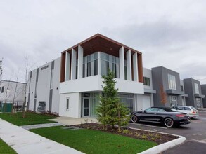 950 Seaborne Av, Port Coquitlam, BC à louer Photo de l’immeuble– Image 1 sur 6