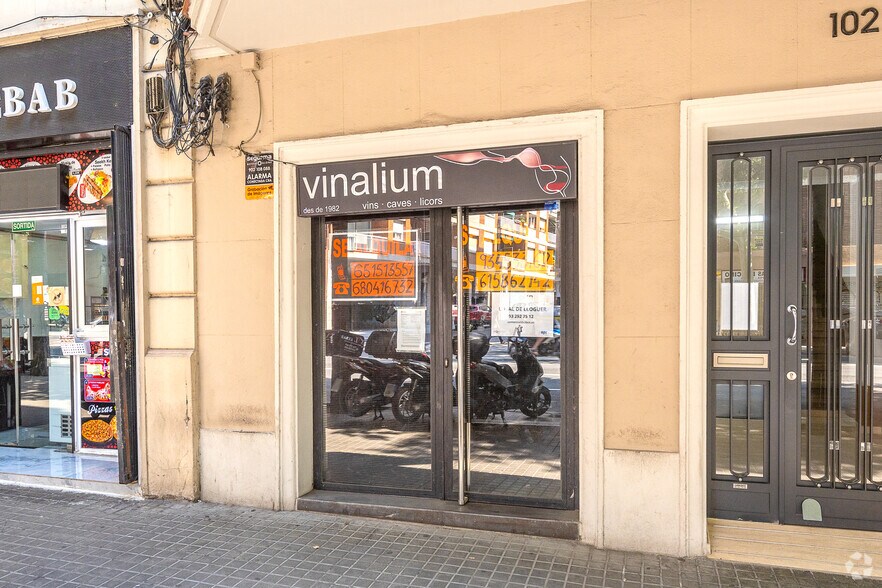 Immeuble residentiel dans Barcelone, Barcelona à vendre - Photo de l’immeuble – Image 3 sur 3