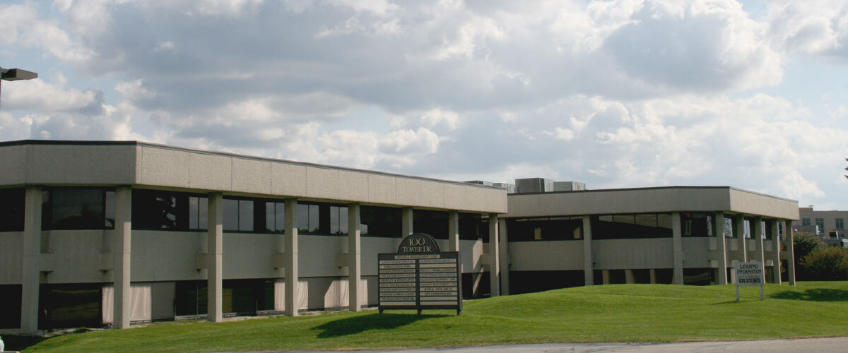 100 Tower Dr, Burr Ridge, IL à louer Photo de l’immeuble– Image 1 sur 2