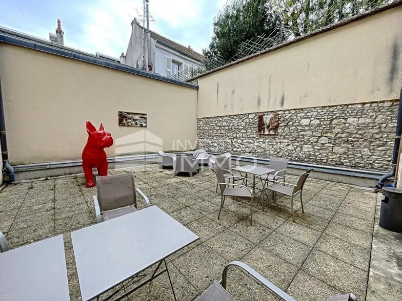 Bureau dans Fontainebleau à louer - Photo de l’immeuble – Image 2 sur 2