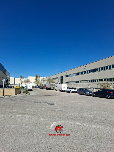 Industriel/Logistique dans Velilla de San Antonio, Madrid à vendre - Photo de l’immeuble – Image 3 sur 3