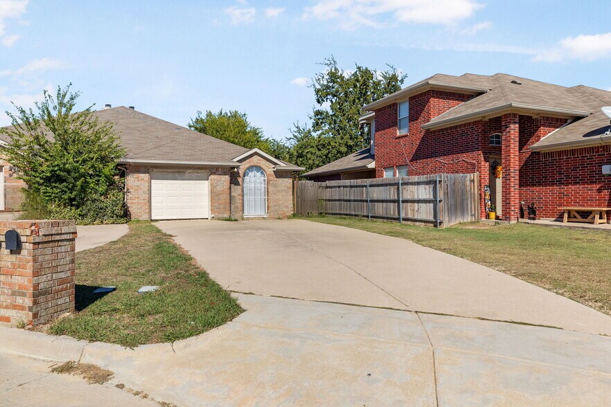 5617 Blackmon Ct, Fort Worth, TX à vendre - Photo de l’immeuble – Image 3 sur 3
