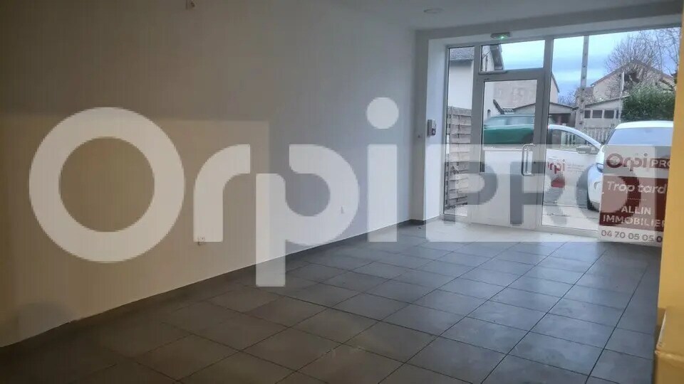 Local commercial dans Huriel à louer Photo de l’immeuble– Image 1 sur 6