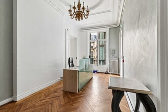 55 Rue Pierre Charron, Paris à louer Photo intérieure– Image 2 sur 14