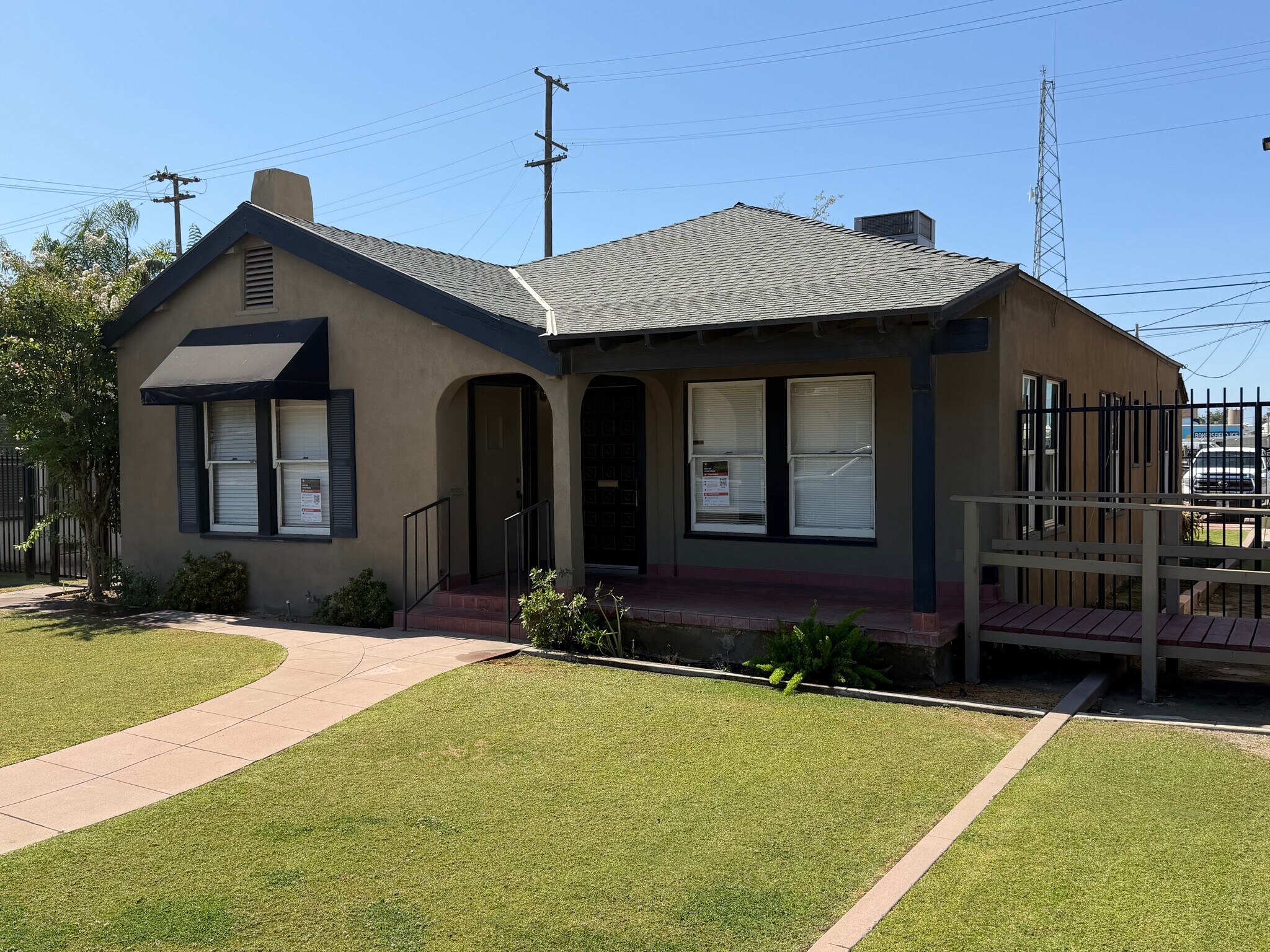 303 Truxtun Ave, Bakersfield, CA à louer Photo de l’immeuble– Image 1 sur 4