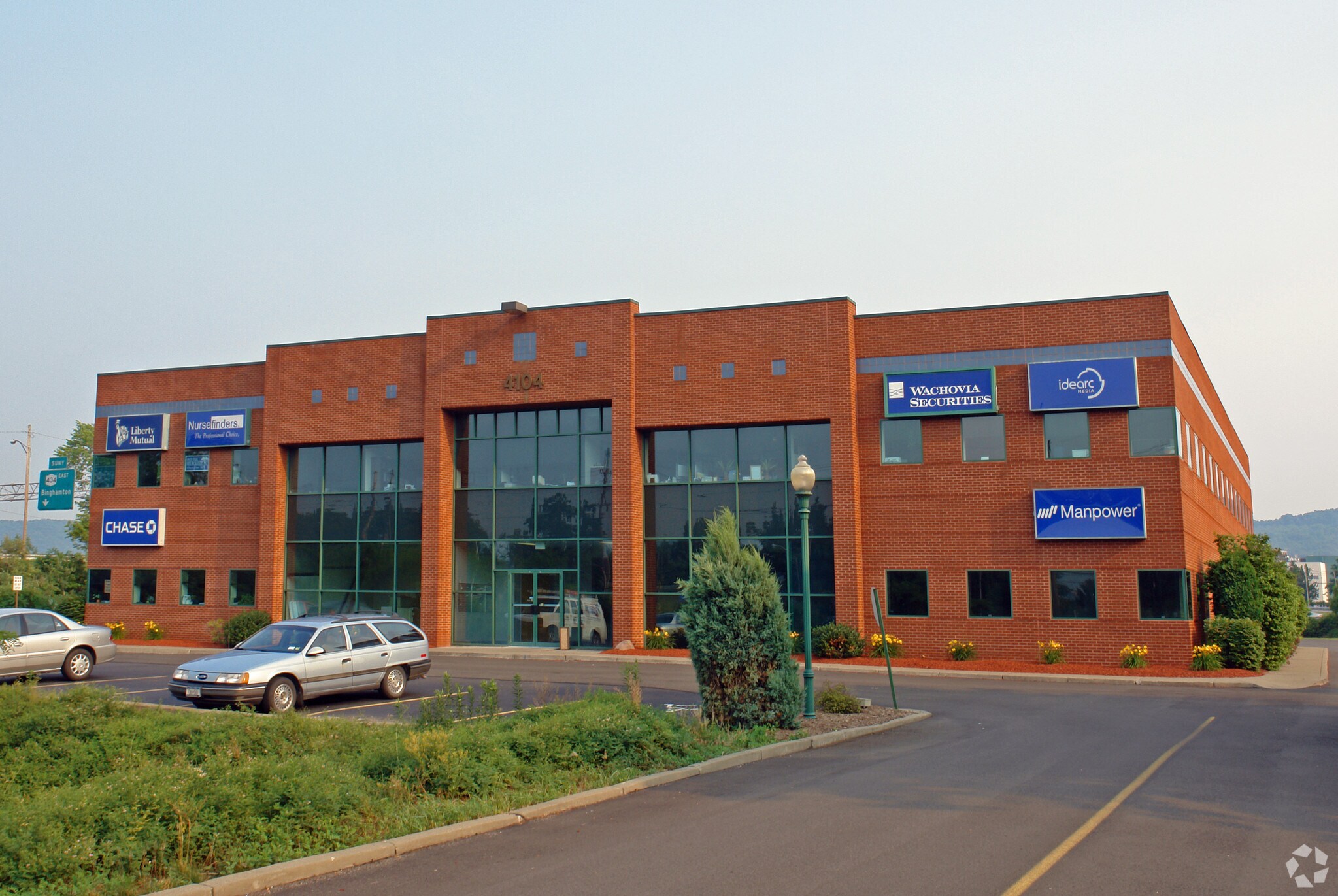 4104 Vestal Parkway East, Vestal Township, NY à louer Photo principale– Image 1 sur 11