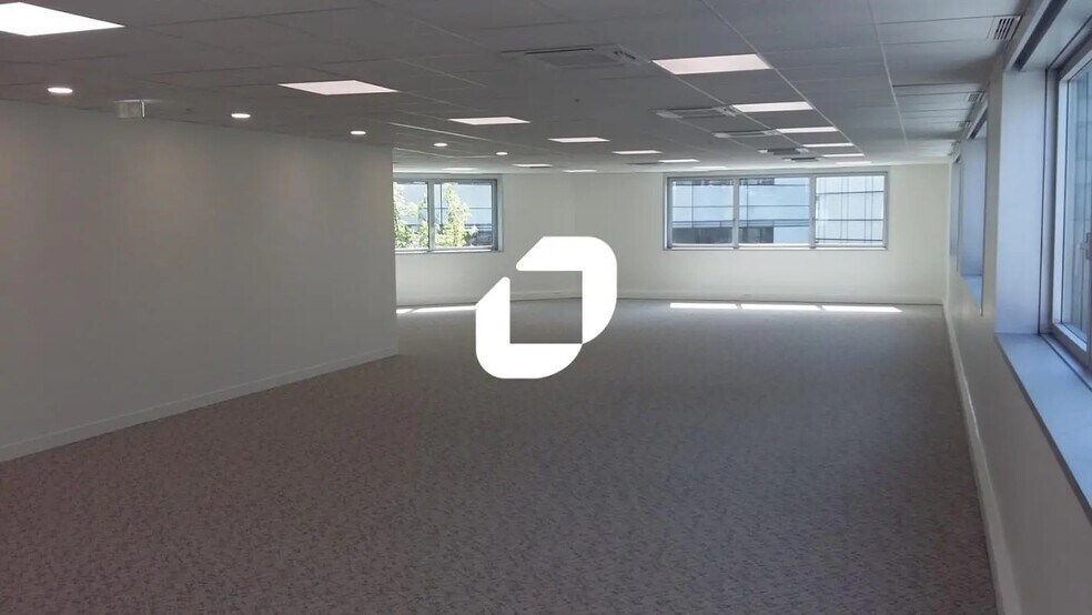 Bureau dans Noisy-le-Grand à louer - Photo de l’immeuble – Image 2 sur 3