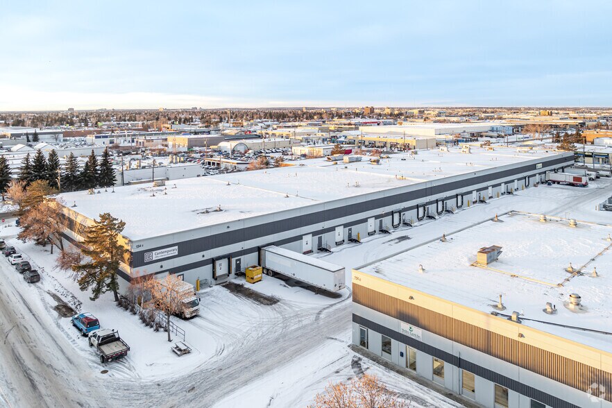 15408-15540 114 Av NW, Edmonton, AB à louer - Aérien – Image 2 sur 4